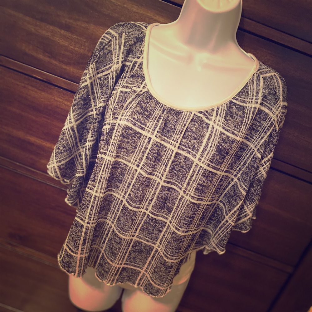💕Adorable Poncho style top💕